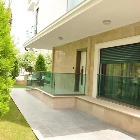 Hotel apartamentowy X *