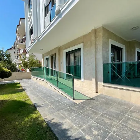 Hotel apartamentowy X *